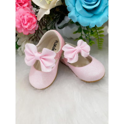 Sapatinho Bebê Rosa Com Glitter e Aplique de Lacinho