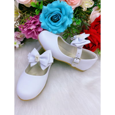 Sapatinho Branco Fosco Laço Pérolas e Strass Bebê