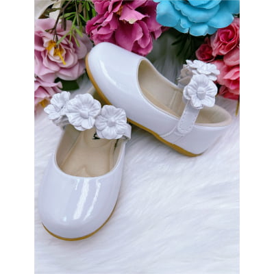 Sapatinho Branco Verniz Flor Fofura