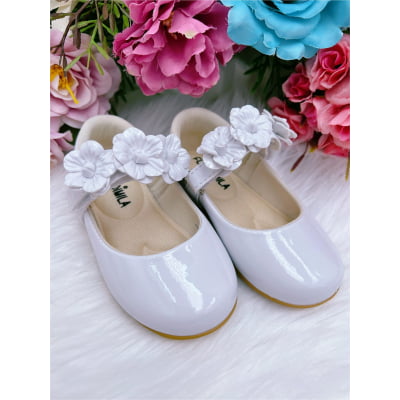 Sapatinho Branco Verniz Flor Fofura