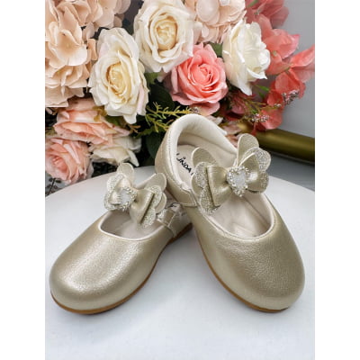 Sapatinho Dourado Com Aplique de Coraçãozinho de Strass