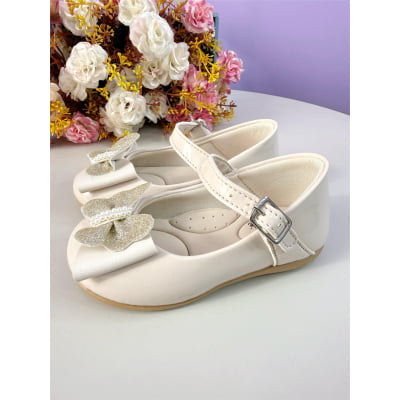 Sapatinho Infantil Marfim Verniz C/ Aplique de Borboleta