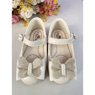 Sapatinho Infantil Marfim Verniz C/ Aplique de Borboleta