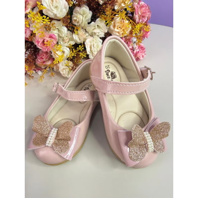 Sapatinho Infantil Nude Verniz C/ Aplique de Borboleta Glitter
