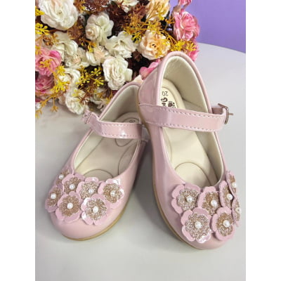 Sapatinho Infantil Nude Verniz C/ Aplique de Florzinhas Glitter Sapatinho Infantil Nude Verniz C/ Aplique de Florzinhas Glitter