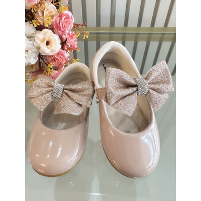 Sapatinho Nude Verniz Com Lacinho e Strass Batizado