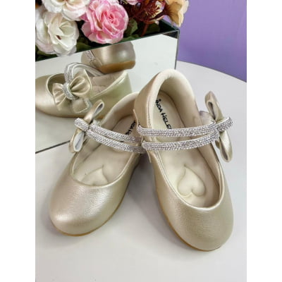 Sapatinho Ouro Fosco Aplique de Lacinho e Tiras C/ Strass Sapatinho Ouro Fosco Aplique de Lacinho e Tiras C/ Strass