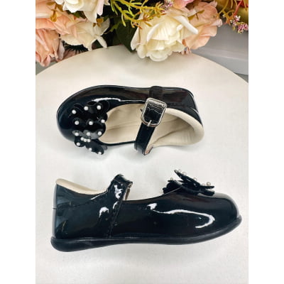 Sapatinho Preto Com Aplique de Borboletas e Pérolas