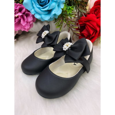 Sapatinho Preto Fosco Laço Pérolas e Strass Bebê