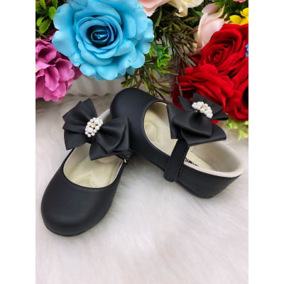Sapatinho Preto Fosco Laço Pérolas e Strass Bebê