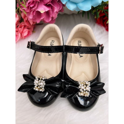 Sapatinho Preto Verniz Com Lacinho e Pérolas Strass