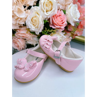 Sapatinho Rosa Bebê Com Aplique de Borboletas e Pérolas