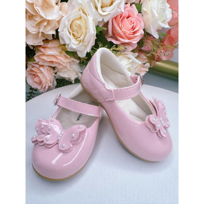 Sapatinho Rosa Bebê Com Aplique de Borboletas e Pérolas