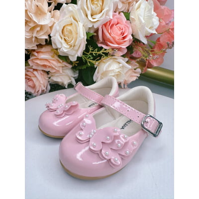 Sapatinho Rosa Bebê Com Aplique de Borboletas e Pérolas