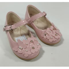 Sapatinho Rosa Veniz Com Florzinhas e Strass Batizado