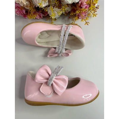 Sapatinho Rosa Verniz Aplique de Lacinho e Tiras C/ Strass