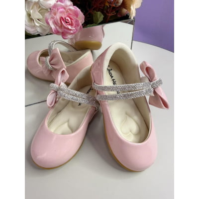 Sapatinho Rosa Verniz Aplique de Lacinho e Tiras C/ Strass
