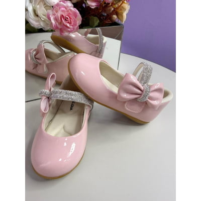 Sapatinho Rosa Verniz Aplique de Lacinho e Tiras C/ Strass