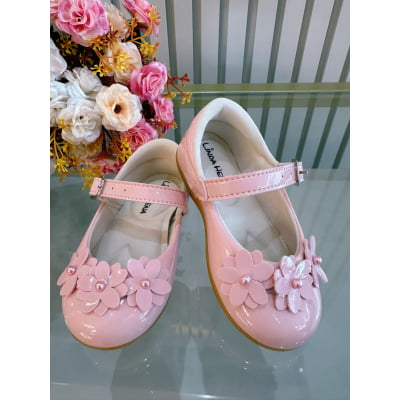 Sapatinho Rosa Veniz C/ Aplique de Florzinhas Batizado