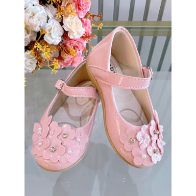Sapatinho Rosa Verniz Com Florzinhas e Strass Batizado