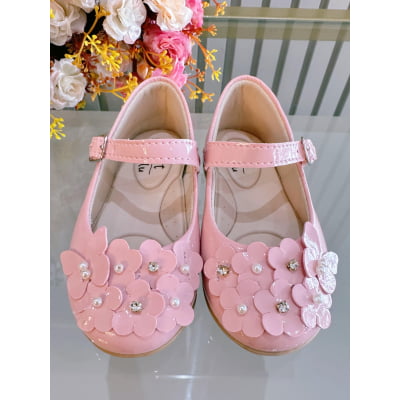 Sapatinho Rosa Verniz Com Florzinhas e Strass Batizado