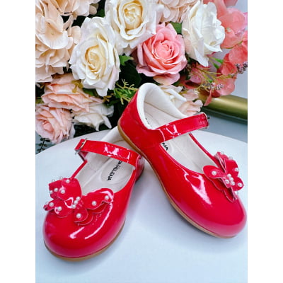 Sapatinho Vermelho Com Aplique de Borboletas e Pérolas