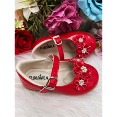 SAPATINHO VERMELHO VERNIZ FLOR PÉROLAS E STRASS