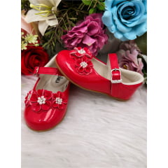 SAPATINHO VERMELHO VERNIZ FLOR PÉROLAS E STRASS