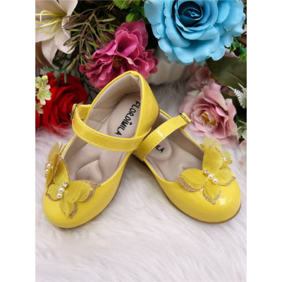Sapatinho Amarelo Verniz C/ Aplique Borboleta Luxo Glitter