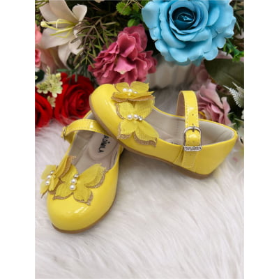 Sapatinho Amarelo Verniz C/ Aplique Borboleta Luxo Glitter