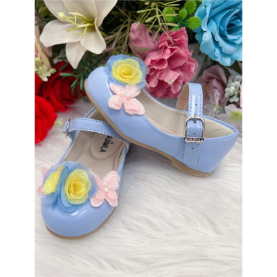 Sapatinho Azul Bebê Verniz C/ Aplique de Borboleta Flor Luxo
