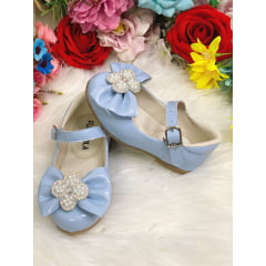 Sapatinho Azul Bebê Verniz C/ Lacinho e Flor Strass Pérolas