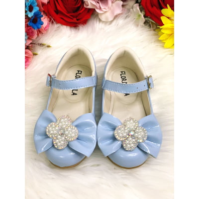 Sapatinho Azul Bebê Verniz C/ Lacinho e Flor Strass Pérolas