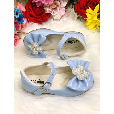 Sapatinho Azul Bebê Verniz C/ Lacinho e Flor Strass Pérolas