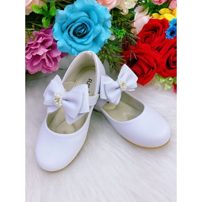 Sapatinho Branco Fosco Laço Pérolas e Strass