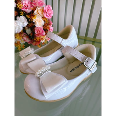Sapatinho Branco Verniz Aplique de Lacinho e Strass Glitter