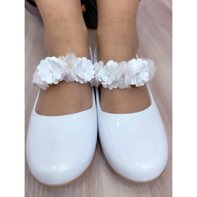 Sapatinho Branco Verniz Com Aplique de Flores Luxo