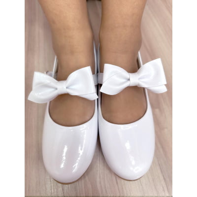 Sapatinho Branco Verniz Com Aplique de Lacinho Luxo