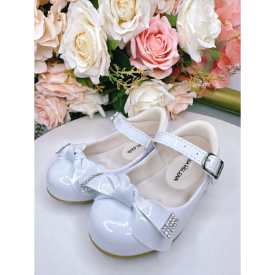 Sapatinho Branco Verniz Com Aplique Lacinho e Strass
