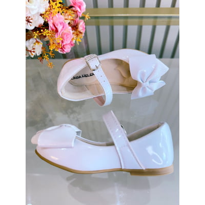 Sapatinho Branco Verniz Luxo Com Aplique de Lacinho