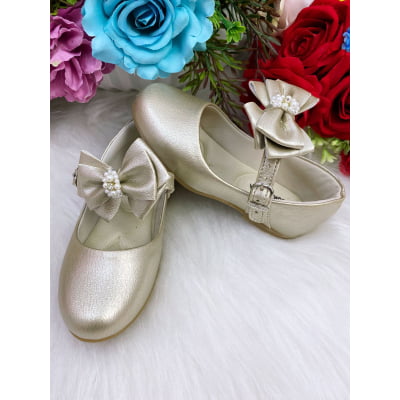 Sapatinho Dourado Fosco Laço Pérolas e Strass