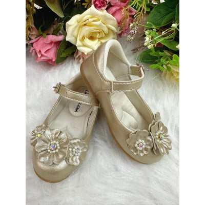 Sapatinho Dourado Verniz Com Florzinhas Pérolas e Strass