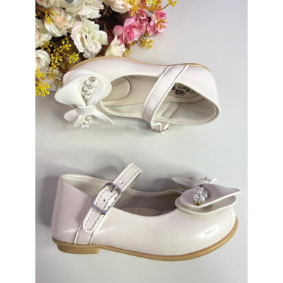 Sapatinho Infantil Marfim Verniz C/ Aplique de Lacinho Pérolas