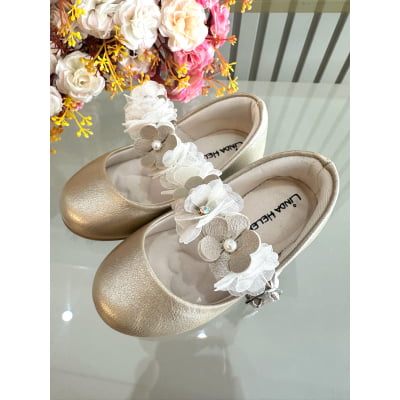 Sapatinho Infantil Ouro Fosco Com Aplique de Flores Luxo