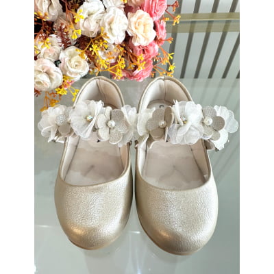 Sapatinho Infantil Ouro Fosco Com Aplique de Flores Luxo