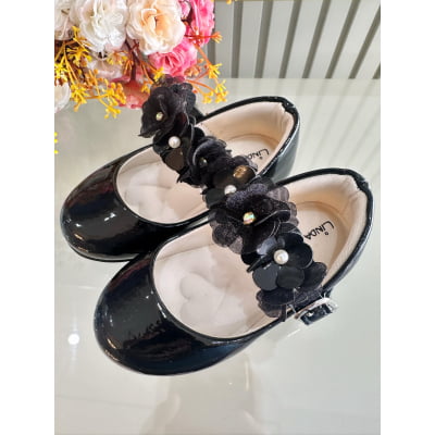 Sapatinho Infantil Preto Verniz Com Aplique de Flores Luxo