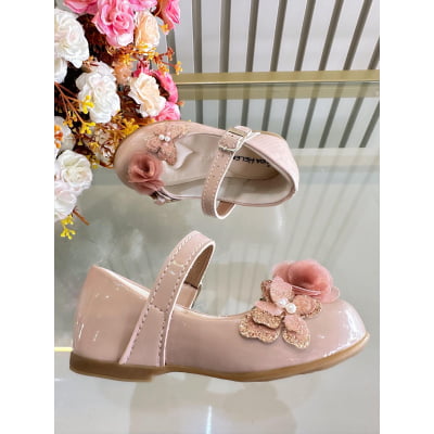 Sapatinho Nude Verniz C/ Aplique de Borboleta e Flor