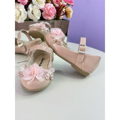 Sapatinho Nude Verniz C/ Aplique de Borboleta Flor Rosa Luxo