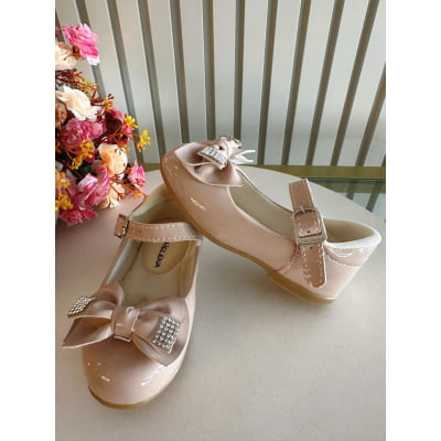 Sapatinho Nude Verniz C/ Aplique de Lacinho e Strass