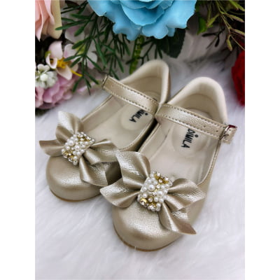 Sapatinho Ouro Fosco Com Lacinho e Pérolas Strass